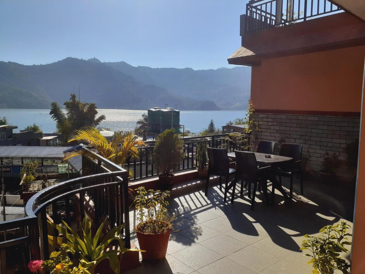 Golden Lake Pokhara Esterno foto